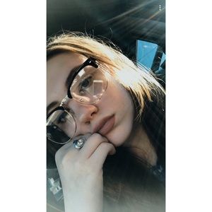 Meet your Posher, Becca